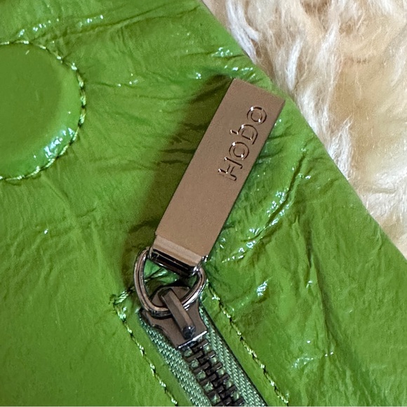 HOBO International Lauren clutch wallet crossbody bag Kelly green chain strap - Picture 7 of 9